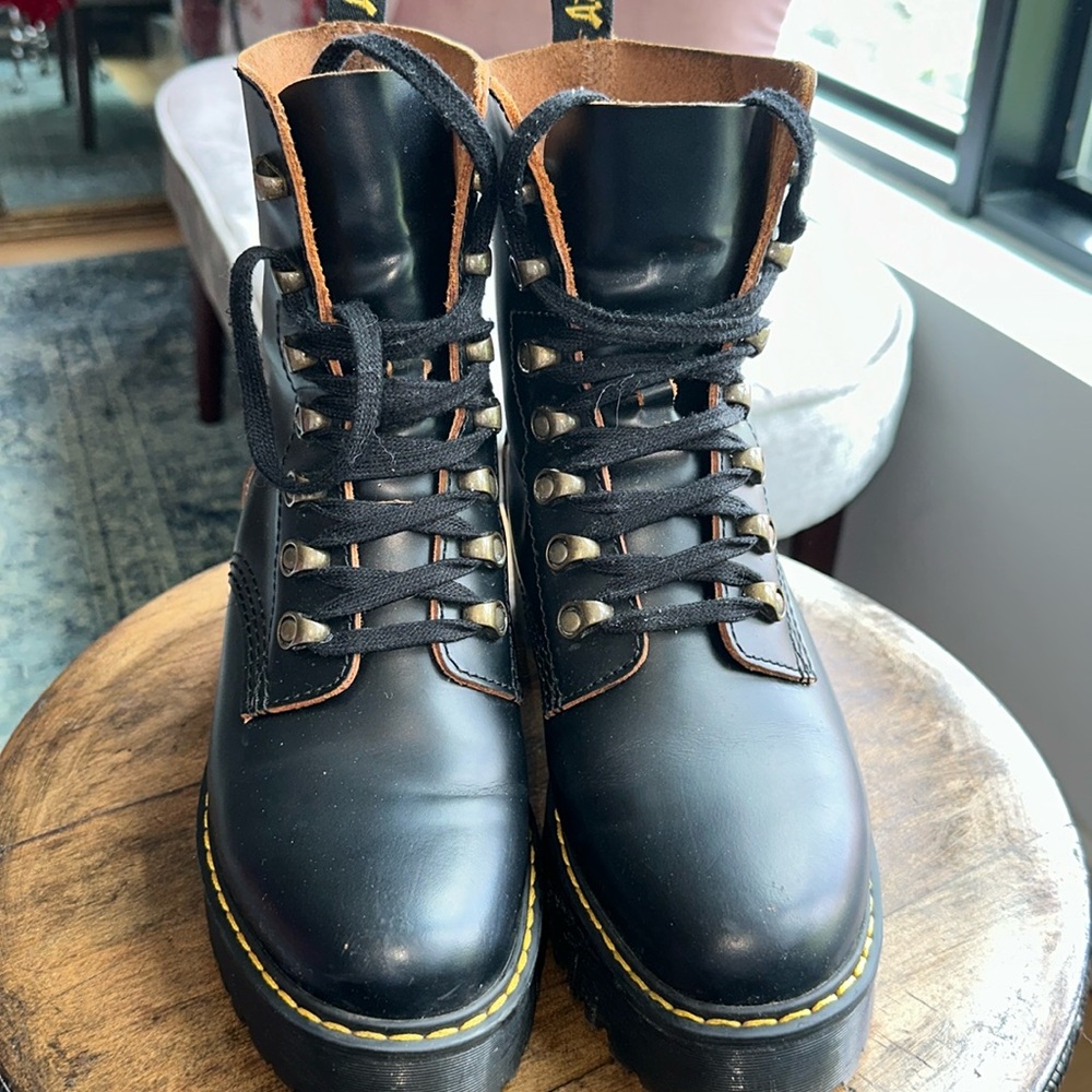Dr Martins Leona in Vintage Smooth